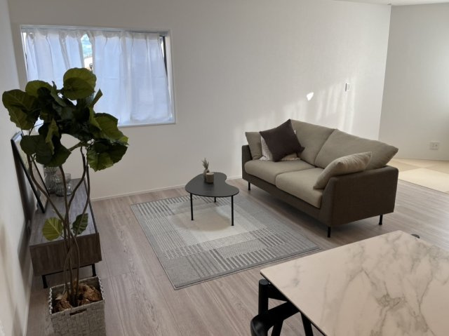 【洋室】 | ルルーディア益野町④1号棟 | 築1年経っているので新築ではないですが、未入居のデザイン性の高い戸建です。