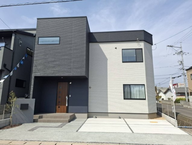 【外観】 | ルルーディア益野町④1号棟 | 築1年経っているので新築ではないですが、未入居のデザイン性の高い戸建です。