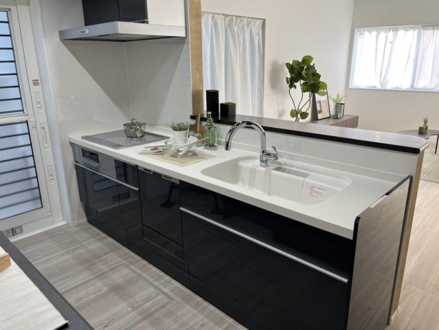 【キッチン】 | ルルーディア益野町④1号棟 | 築1年経っているので新築ではないですが、未入居のデザイン性の高い戸建です。