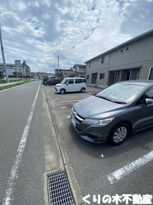 【駐車場】 | エスポワールＭＡＮＡＢＥ　B棟 | 車をお持ちの方に嬉しい駐車場付きの物件です