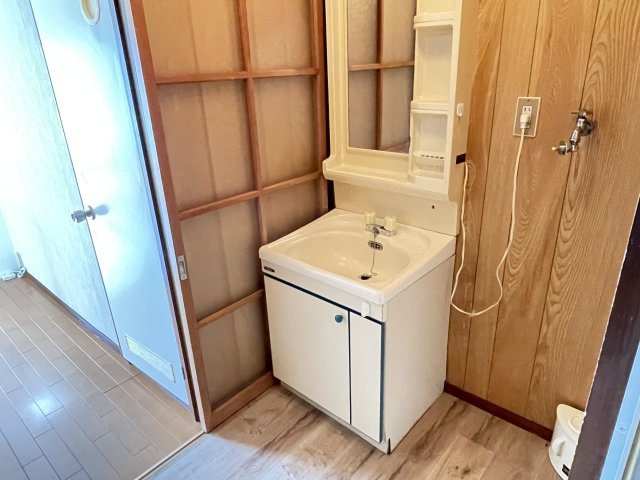 田中アパートの洗面所|スペースが確保できる洗面所です