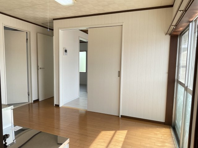 山形市城西町４丁目のアパートの居間・リビング|ゆったりとした居間です