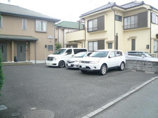 ★敷地内駐車場★（空き状況・使用料等詳細はご確認下さい）