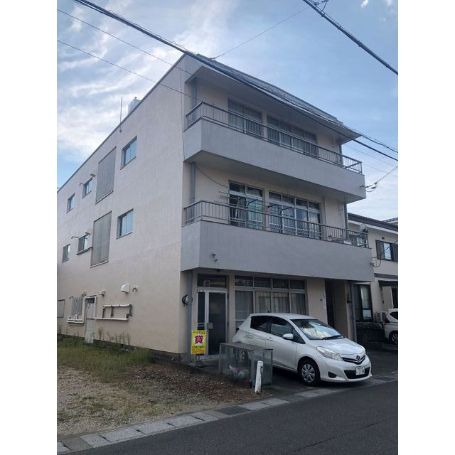 高信マンションの外観