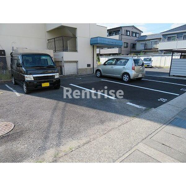 一宮市木曽川町門間字南島海の賃貸マンションの駐車場