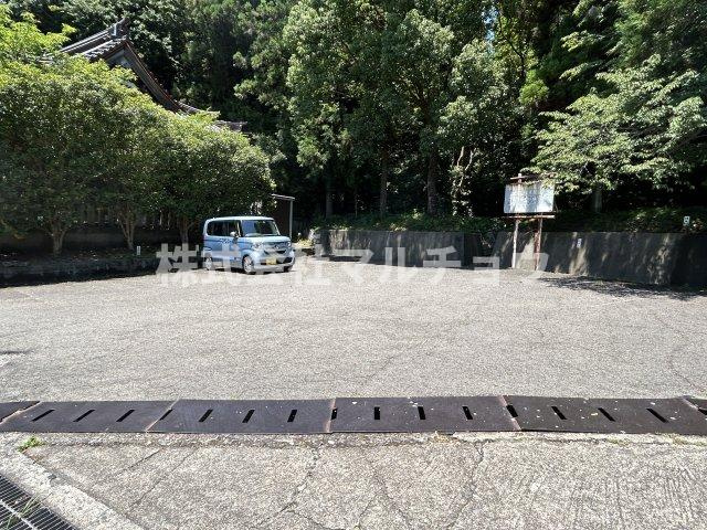 川口ハイツの駐車場|内装もきれいです
