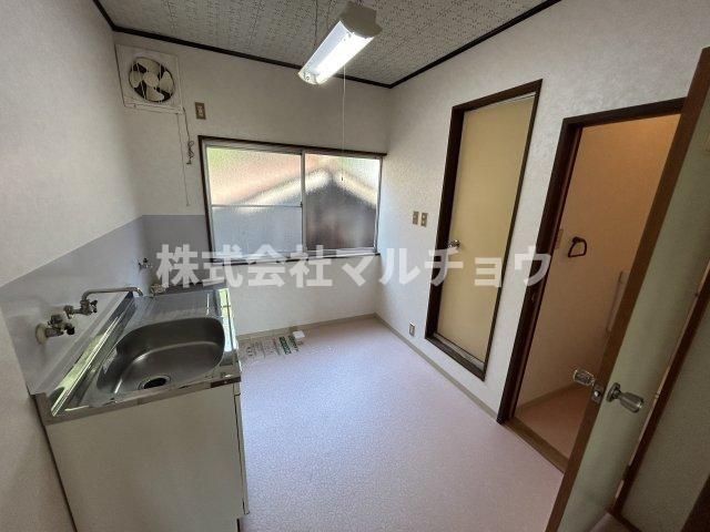 川口ハイツのキッチン|ゆったりとしたリビングです