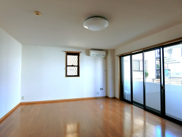 ブランドールの洋室