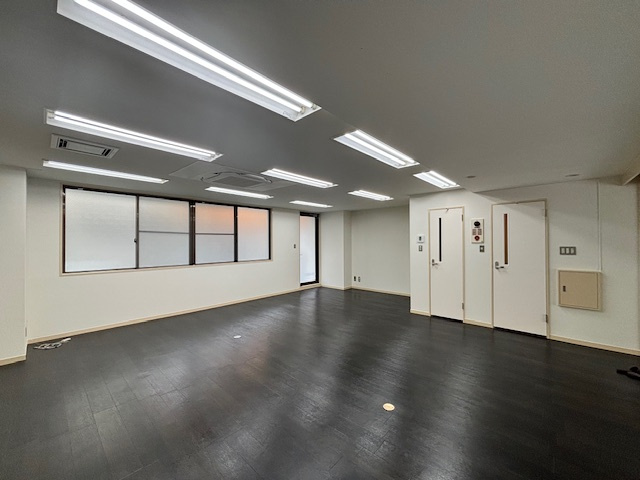 網野ビルの内装