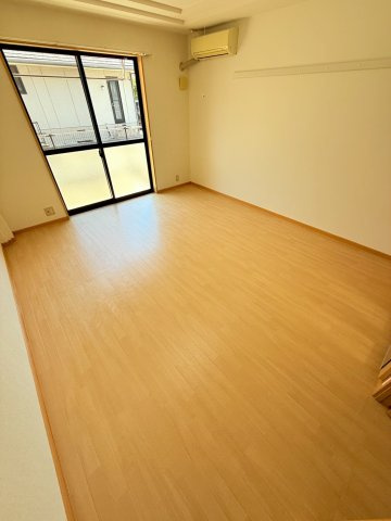 オレンジビレッジの居間・リビング|室内