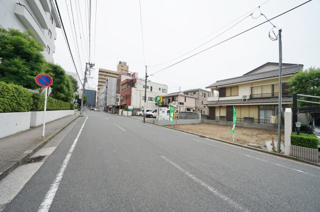 【横浜市保土ケ谷区岩井町8-4全２棟新築戸建て１号棟】★仲介手数料無料★（保土ヶ谷小学校・岩崎中学校）の前面道路含む現地写真