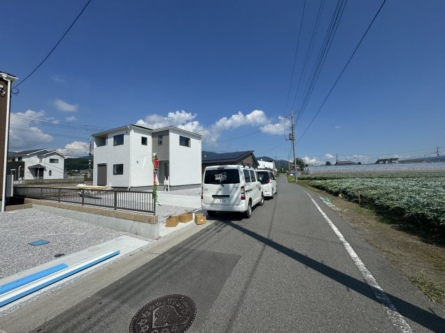 新築　渋川市中郷第2　Livele Garden.S　1号棟の前面道路含む現地写真|現地写真　東側接道幅員約4.5ｍ	