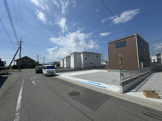 新築　渋川市中郷第2　Livele Garden.S　2号棟の前面道路含む現地写真|現地写真　東側接道幅員約4.5ｍ	