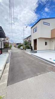 【前面道路含む現地写真】