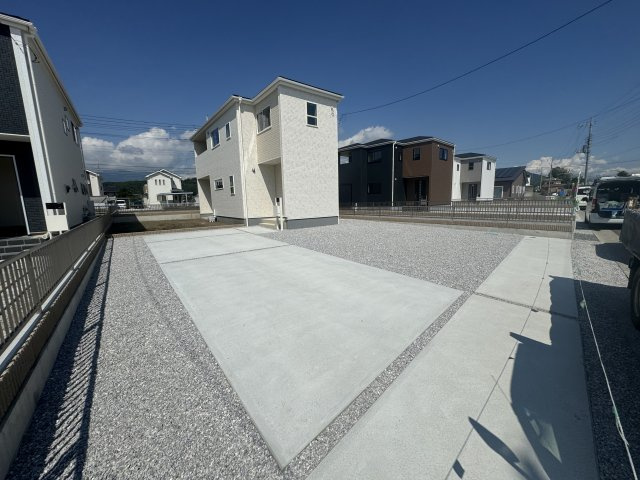 新築　渋川市中郷第2　Livele Garden.S　3号棟の駐車場|現地写真　駐車スペースは並列2台分可能です！					

