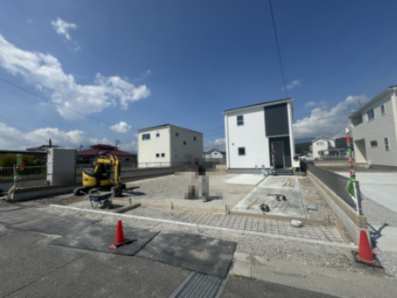 新築　渋川市中郷第2　Livele Garden.S　4号棟の駐車場|現地写真　駐車スペースは並列2台分可能です！					
