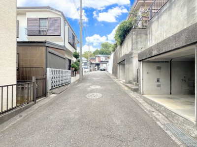 【前面道路含む現地写真】 | ◇◆芹が谷5丁目　中古戸建◆◇ | ◆前面道路も幅員があり車の運転も安心！前面道路は閑静な住宅地。車通りの少ない道路です。お子様にも安心です。