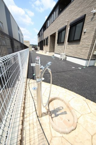 グレース　メロウ　Eの駐車場|ペット足洗い用立水栓です
