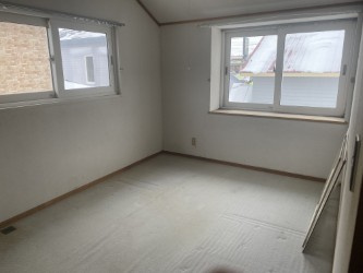 網走市駒場北６丁目中古住宅の洋室|
