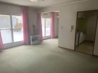 網走市駒場北６丁目中古住宅の居間・リビング
