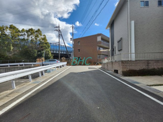 【前面道路含む現地写真】 | 石山寺４丁目