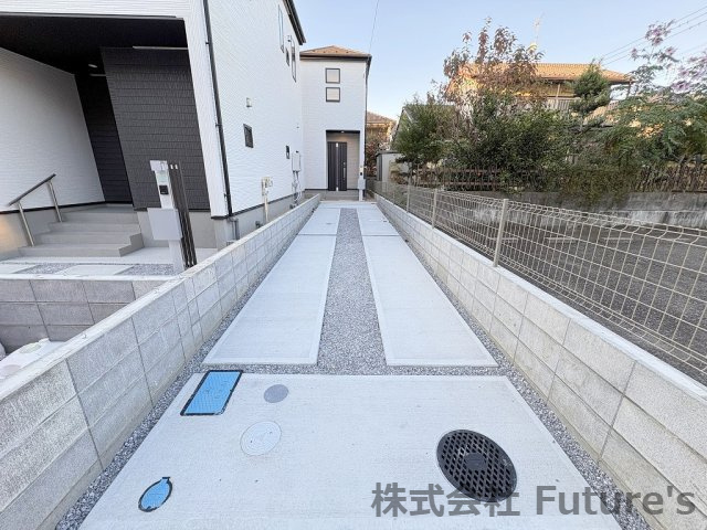 吉川市平沼1丁目　新築戸建　全3棟　3号棟の駐車場|カースペース縦列2台可能