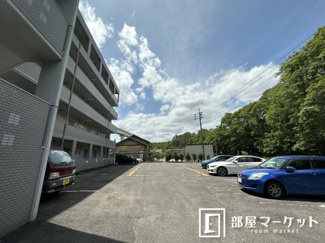 【駐車場】