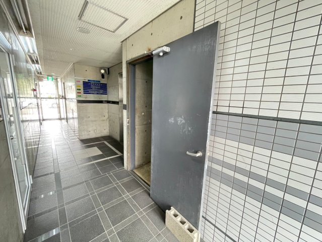 INOビルのエントランス