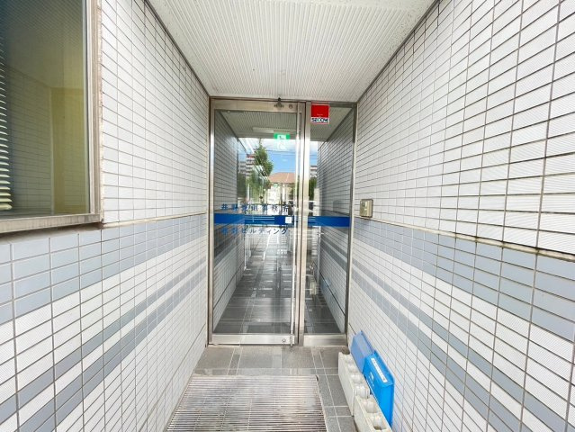 INOビルのエントランス