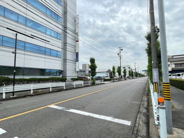 INOビルの駐車場