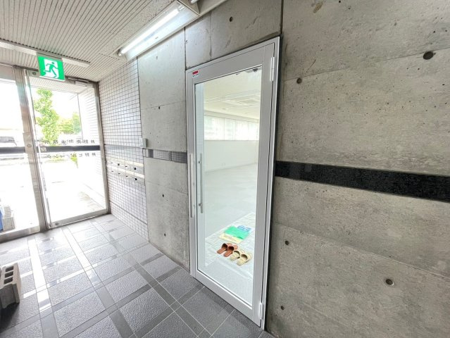 INOビルのエントランス