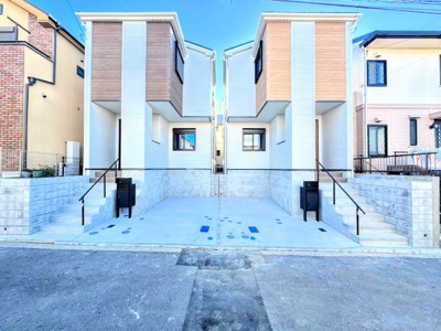 【外観】 | ◆戸塚区下倉田町新築住宅1号棟◆ | ◆堂々たる趣ながら、主張し過ぎずどこか余裕を感じさせるシャープなフォルムで佇む邸宅は、晴天の空と照らし合わせる事で、本来あるべき完成形の姿を見せてくれます。