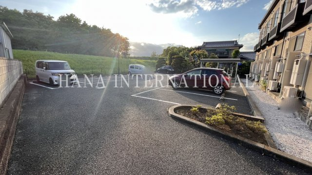 レオパレス楓の駐車場