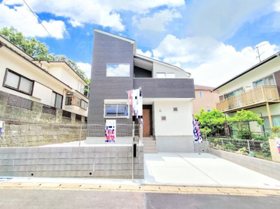 【外観】 | ◆◇東本郷　新築戸建て◇◆ | ◆一戸建てを中心とした街並みが整然と続き、周辺は高い建物が建っていないので、緑の多い閑静な趣を感じる環境です。街並みや周辺環境も重要なポイントです！！