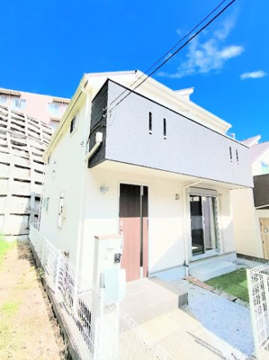【外観】 | ◆◇鍛冶ヶ谷2丁目　中古戸建◇◆ | ◆一戸建てを中心とした街並みが整然と続き、周辺は高い建物が建っていないので、緑の多い閑静な趣を感じる環境です。街並みや周辺環境も重要なポイントです！！