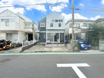 【外観】 | ◆横浜市瀬谷区下瀬谷中古◆ | ◆堂々たる趣ながら、主張し過ぎずどこか余裕を感じさせるシャープなフォルムで佇む邸宅は、晴天の空と照らし合わせる事で、本来あるべき完成形の姿を見せてくれます。