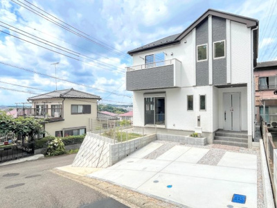 【外観】 | ◆◇鴨居町　新築戸建て◇◆ | ◆一戸建てを中心とした街並みが整然と続き、周辺は高い建物が建っていないので、緑の多い閑静な趣を感じる環境です。街並みや周辺環境も重要なポイントです！！