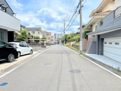 【前面道路含む現地写真】 | ◇◆十日市場町中古住宅◆◇ | ◆前面道路も幅員があり車の運転も安心！前面道路は閑静な住宅地。車通りの少ない道路です。お子様にも安心です。