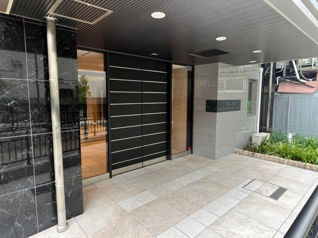 エスリード松屋町グレイスのエントランス