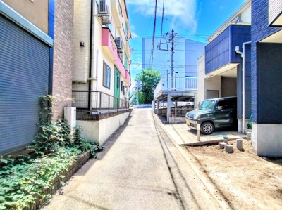 【前面道路含む現地写真】 | ◆◇長津田6丁目　新築戸建て◇◆ | ◆住宅ローンのご相談や周辺環境のご案内も含め、ローンに詳しい、地元に詳しいスタッフがお出迎えさせていただきます。お気軽にご相談ください。
