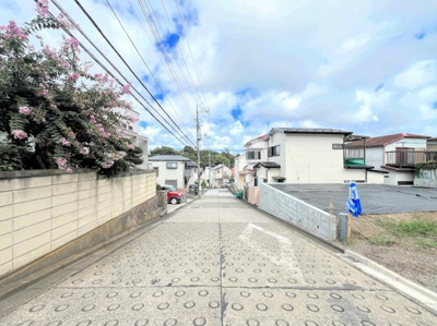 【前面道路含む現地写真】 | ◆◇汲沢4丁目　建築条件付き土地◇◆ | ◆前面道路も幅員があり車の運転も安心！前面道路は閑静な住宅地。車通りの少ない道路です。お子様にも安心です。
