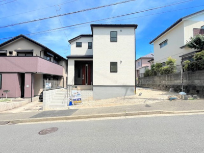 【外観】 | ◇◆上山3丁目　新築戸建て◆◇ | ◆一戸建てを中心とした街並みが整然と続き、周辺は高い建物が建っていないので、緑の多い閑静な趣を感じる環境です。街並みや周辺環境も重要なポイントです！！