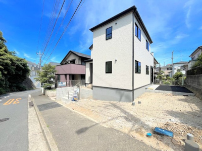 【外観】 | ◇◆上山3丁目　新築戸建て◆◇ | ◆堂々たる趣ながら、主張し過ぎずどこか余裕を感じさせるシャープなフォルムで佇む邸宅は、晴天の空と照らし合わせる事で、本来あるべき完成形の姿を見せてくれます。
