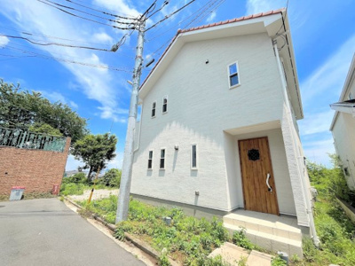 【外観】 | ◆◇磯子7丁目　新築戸建て◇◆ | ◆一戸建てを中心とした街並みが整然と続き、周辺は高い建物が建っていないので、緑の多い閑静な趣を感じる環境です。街並みや周辺環境も重要なポイントです！！
