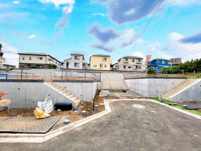 【外観】 | ◆横浜市緑区いぶき野新築M号棟◆ | ◆開発道路を囲むように区割りされた敷地。開放感や明るい雰囲気は他にはない条件です。