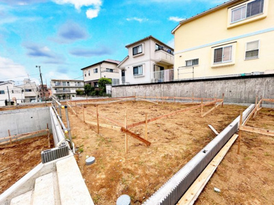 【外観】 | ◆横浜市緑区いぶき野新築M号棟◆ | ◆爽やかな青空の下に贅沢なほどに降り注ぐ陽光、豊かな居住性と、クオリティが見事に調和した住空間は、住まうことの喜びを感じさせてくれます。ゆとりある広い敷地で開放的なお住まいです。