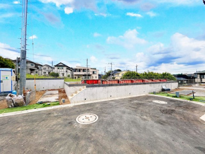 【外観】 | ◆横浜市緑区いぶき野新築G号棟◆ | ◆爽やかな青空の下に贅沢なほどに降り注ぐ陽光、豊かな居住性と、クオリティが見事に調和した住空間は、住まうことの喜びを感じさせてくれます。ゆとりある広い敷地で開放的なお住まいです。