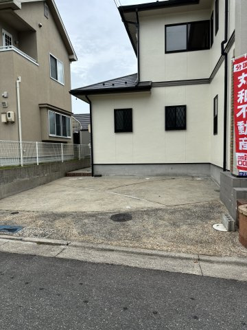 廿日市市陽光台5丁目　中古一戸建ての駐車場
