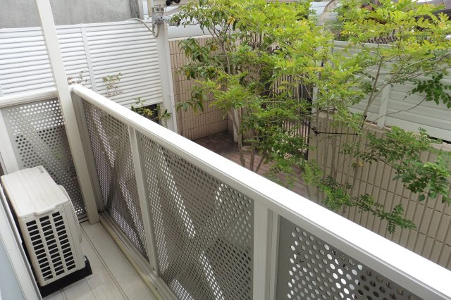 大学生協指定学生会館 Sha Maison les copains 一条のバルコニー