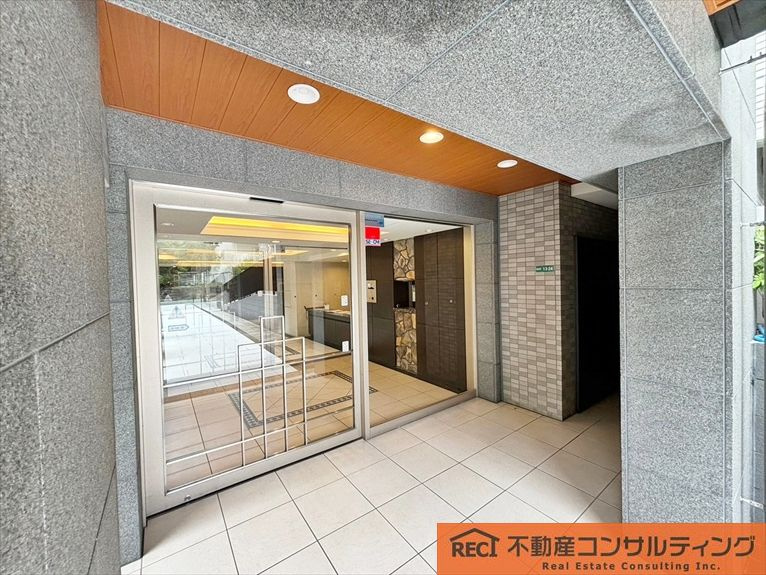 エスリード苦楽園老松町のエントランス